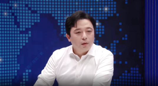 尹俊（复旦大学附属中山医院胸外科医生）