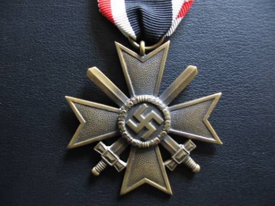 战功十字勋章(授予没有直接参加战斗却对战争进程有贡献者)