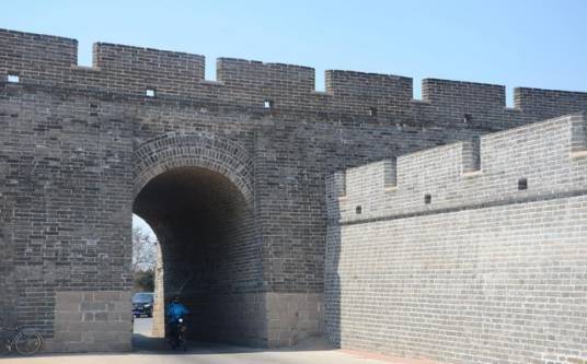 铁门关（河北省秦皇岛市境内的关口）