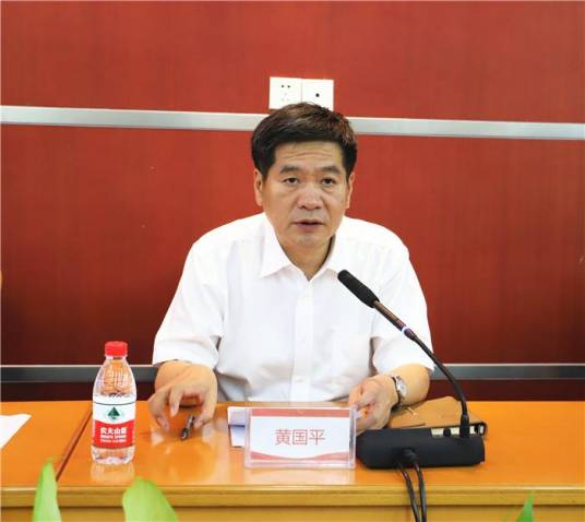 黄国平(江西省南昌市政协文化文史和学习委员会一级调研员)