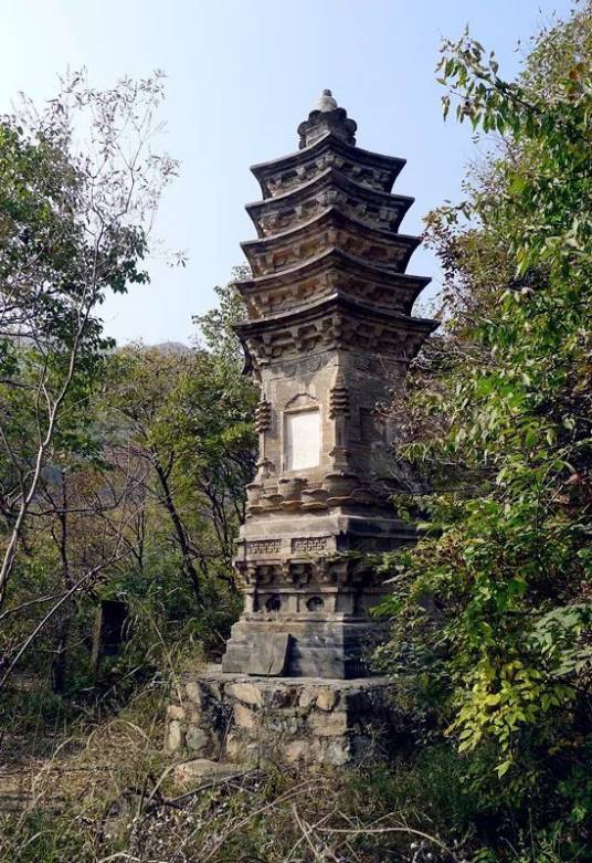 玲珑塔(北京市海淀区凤凰岭景点)