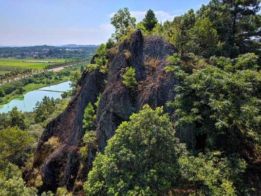 麒麟山(湖南省宁乡市道林镇道林社区麒麟山)