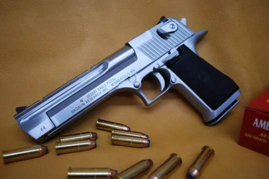 沙漠之鹰(美国和以色列合作研制大口径半自动手枪)