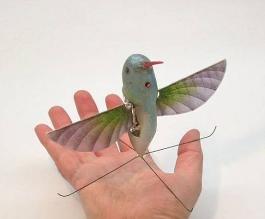 “蜂鸟”无人侦察机