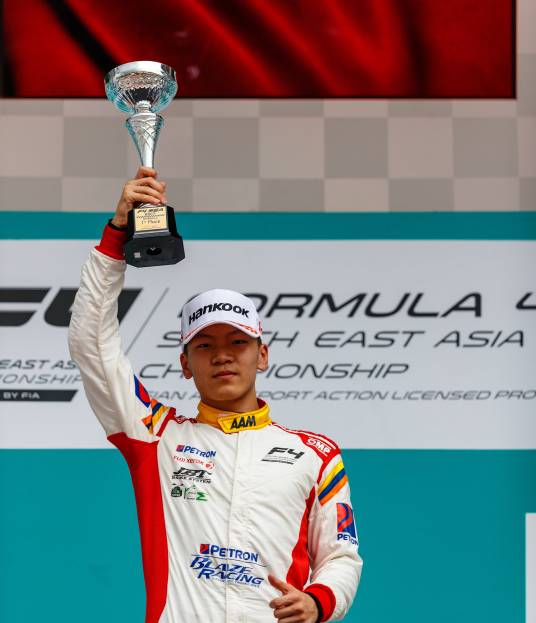 曹卓(方程式赛车手)