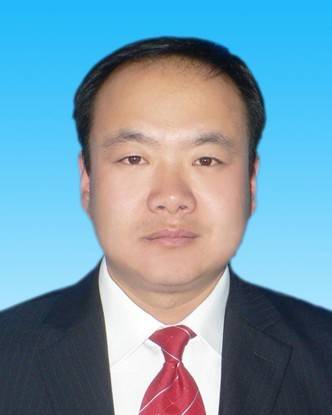 兰天(鄂尔多斯市行政审批政务服务与数据管理局党组成员、市政务服务中心主任)