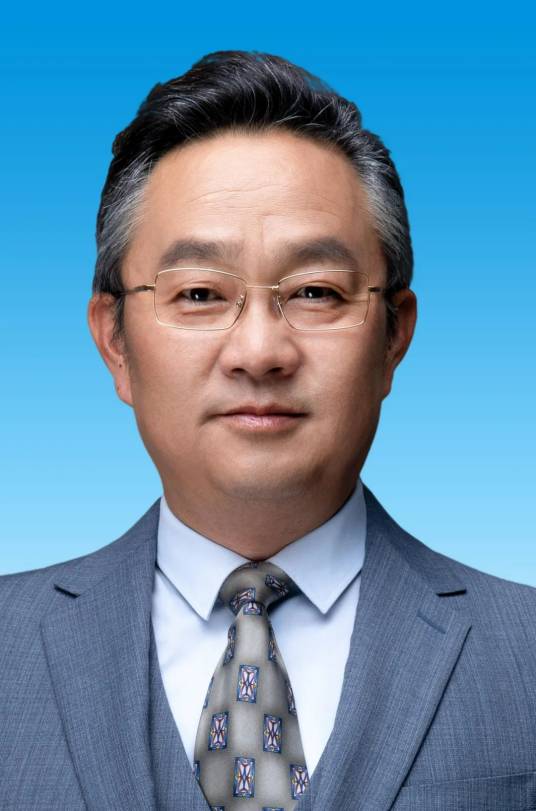 雷蒙（内蒙古广播电视台首席记者，内蒙古电视艺术家协会第七届主席团副主席）