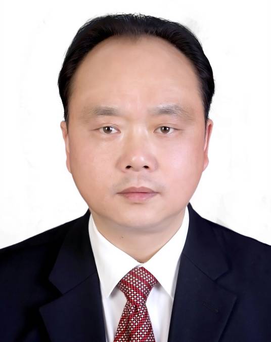 李平(石泉县人大常委会原党组书记、主任)