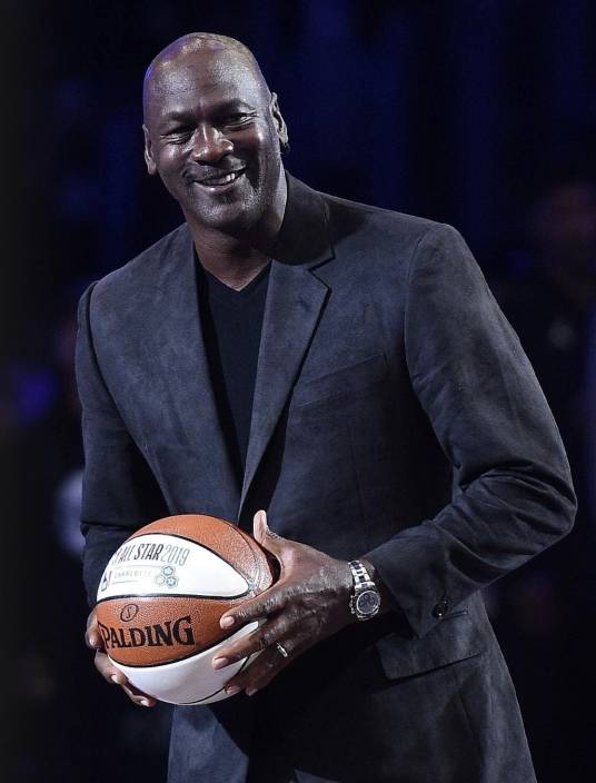 迈克尔·乔丹(美国NBA著名篮球运动员)