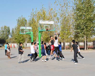 郑州华信附属中学