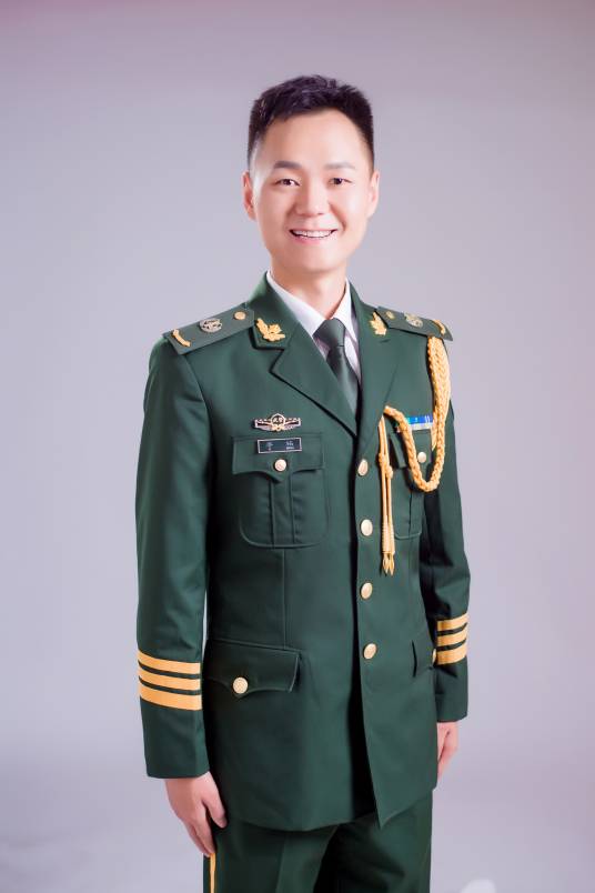 李铭(安康汉阴籍民族男高音歌手)