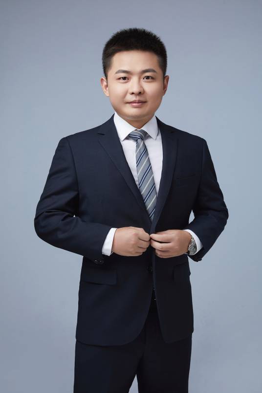 彭鑫（轻音餐饮总经理）