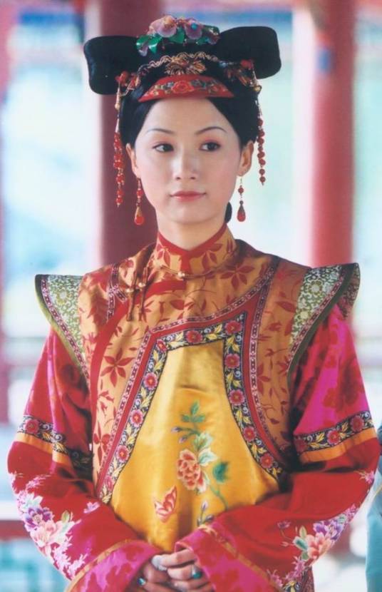 赫舍里·芳儿(小说《暮鼓晨钟》及其改编的电视剧《少年康熙》中的人物)