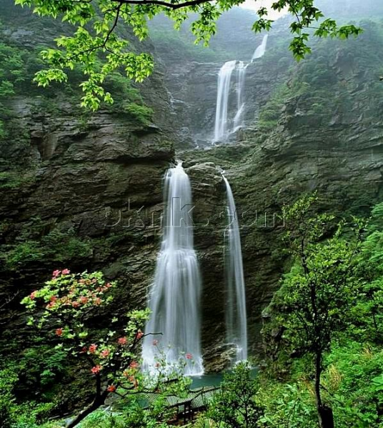 三叠泉(安徽省黄山市黟县三叠泉)